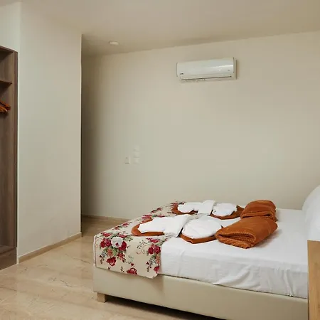 Amnissos Hotel 4*